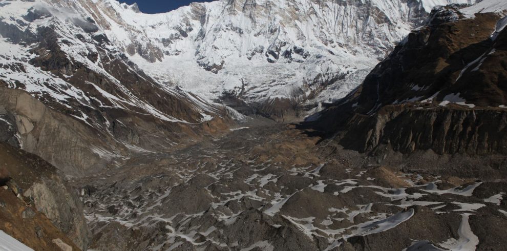 Annapurna base camp trekking 7atoceoxuni unsplash 1