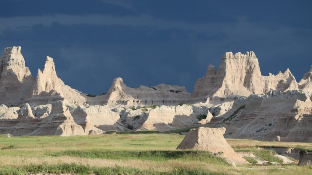 Badlands-national-park-buffalo-gap-national-grasslands-and-wall-drug-18