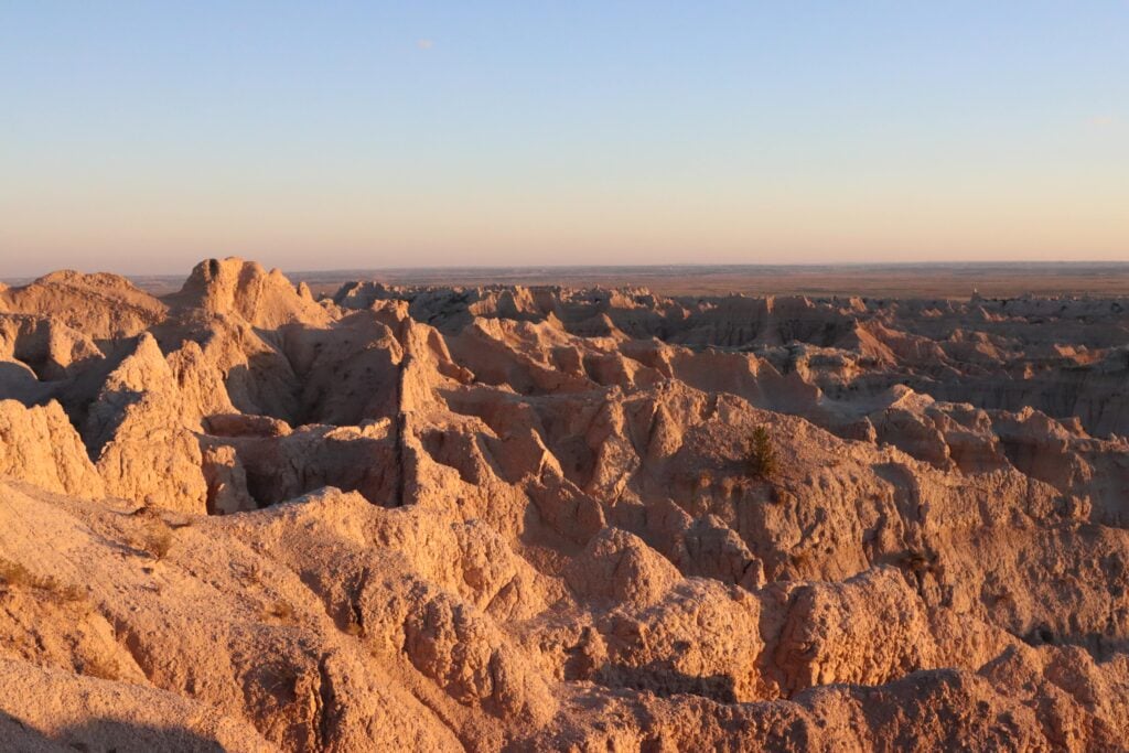 THE ULTIMATE GUIDE TO EXPLORING BADLANDS NATIONAL PARK 1 Img 6247 min